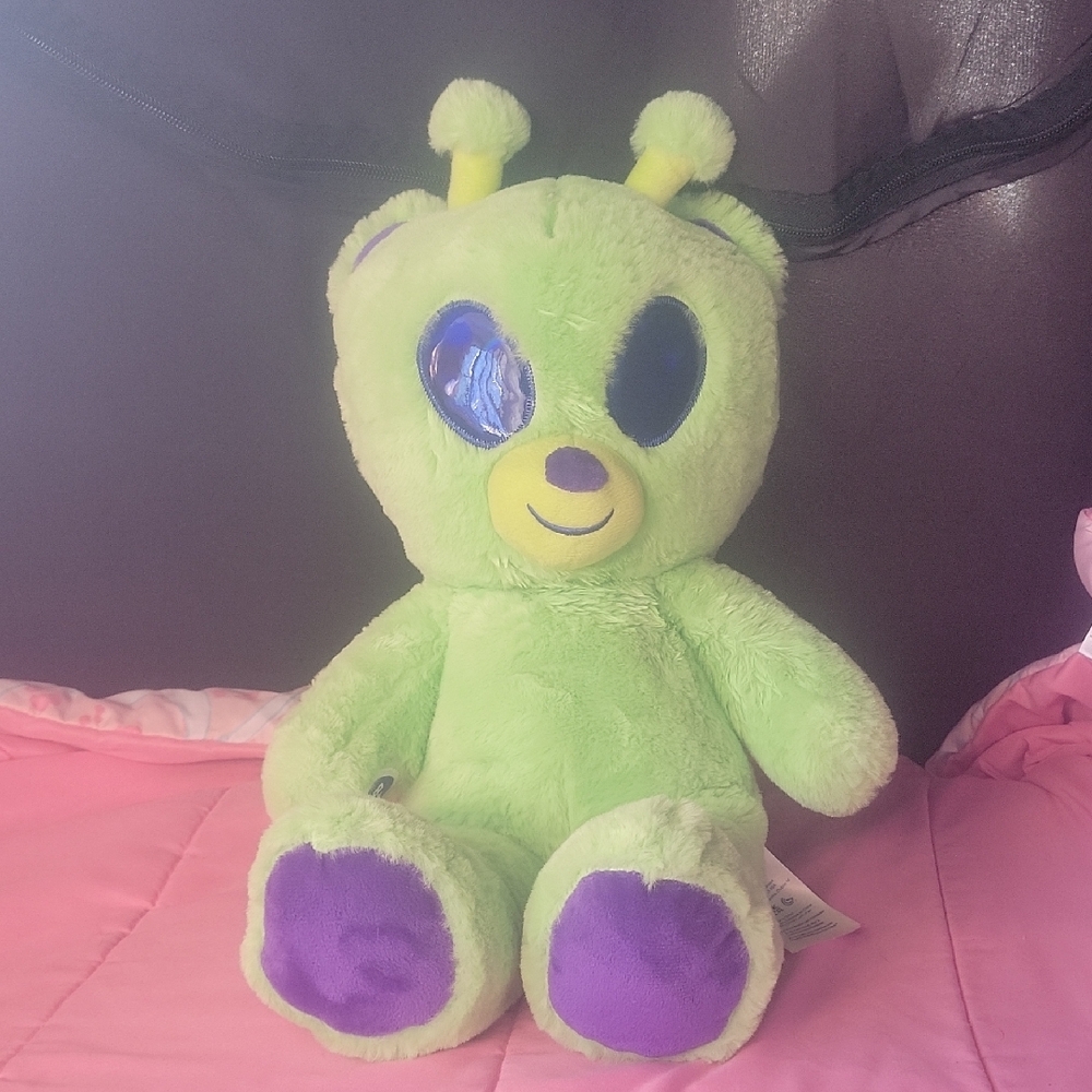 Green Plush Alien Toy "Bearlien"